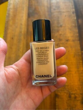 CHANEL Les Beiges Healthy Glow Foundation - Beige